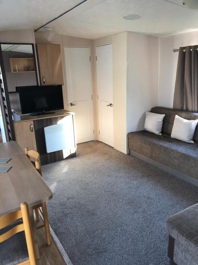 8 Berth Caravan Hotel Clacton-on-Sea Exterior photo