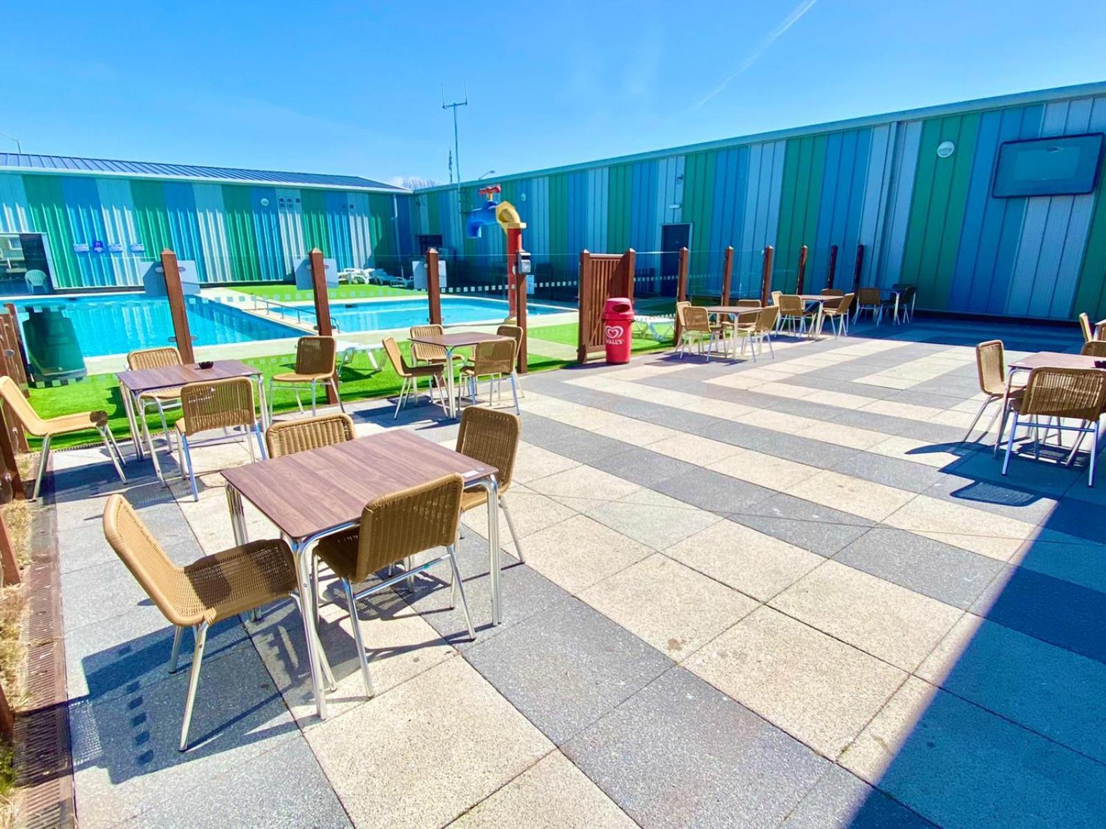 8 Berth Caravan Hotel Clacton-on-Sea Exterior photo